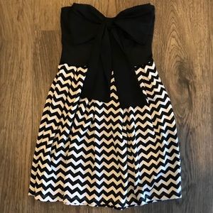 EUC - Bow Bodice Strapless Chevron Dress - Size Large